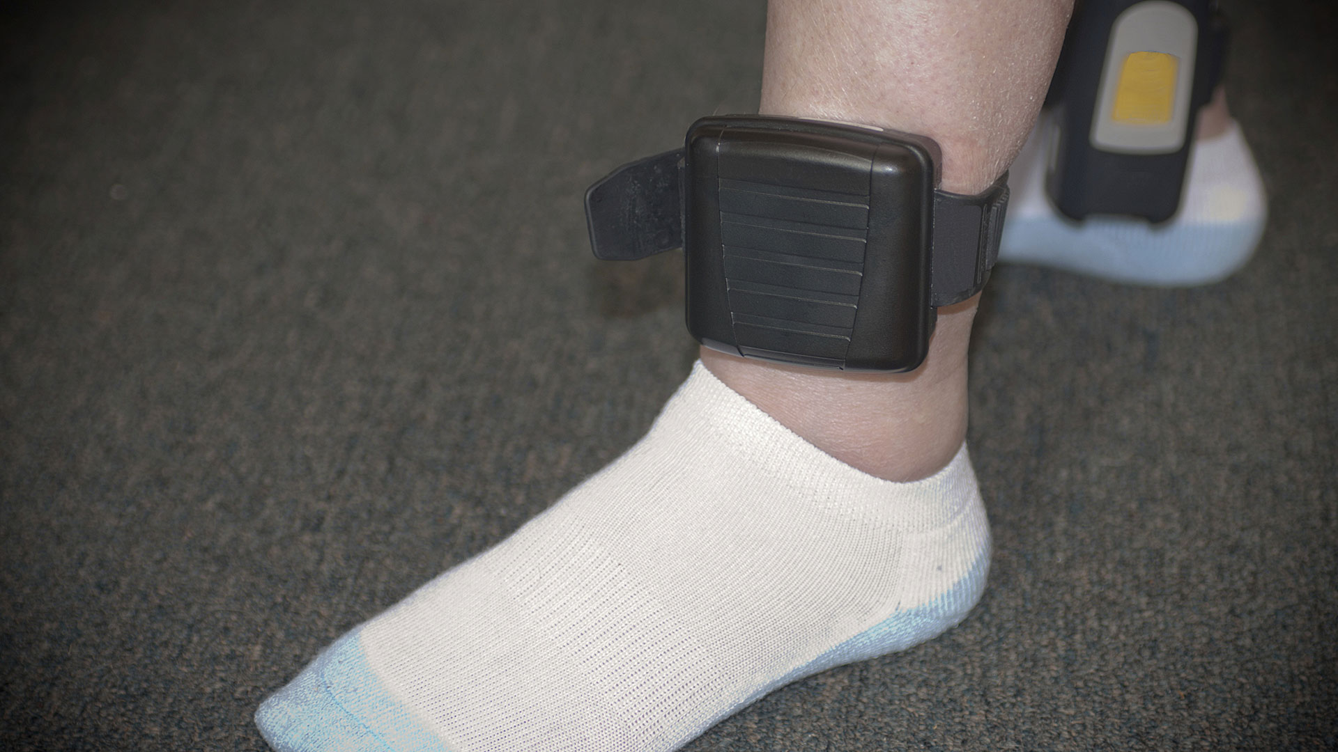 Eve wearing an alcohol-monitoring ankle bracelet at the one-year  anniversary party for Tenjune. New York, NY. 9/5/07. [[faa]] Stock Photo -  Alamy